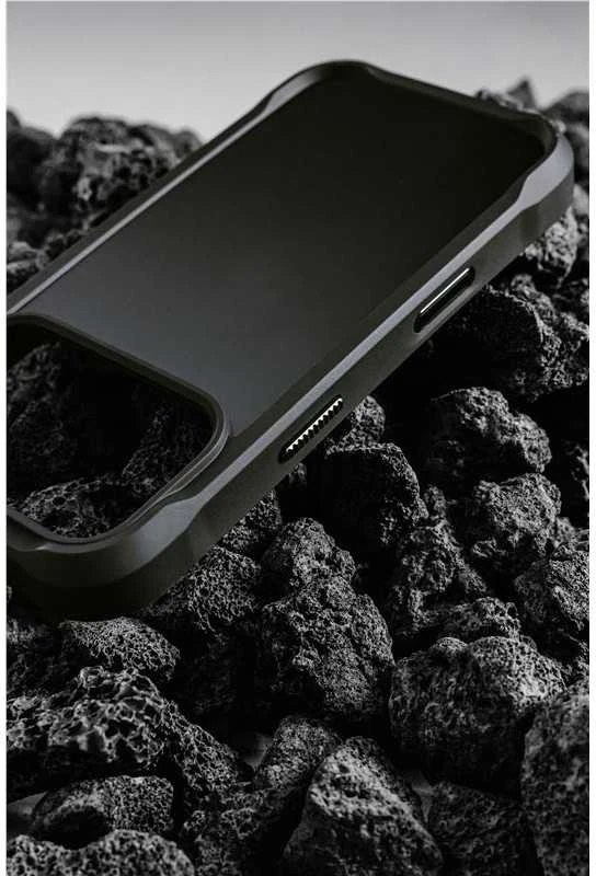 Dėklas Nomad Rugged Odinis dėklas, juodas (Horween) - iPhone 17 Pro