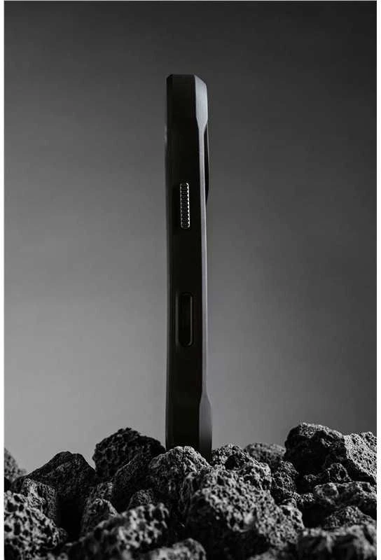 Dėklas Nomad Rugged Odinis dėklas, juodas (Horween) - iPhone 17 Pro
