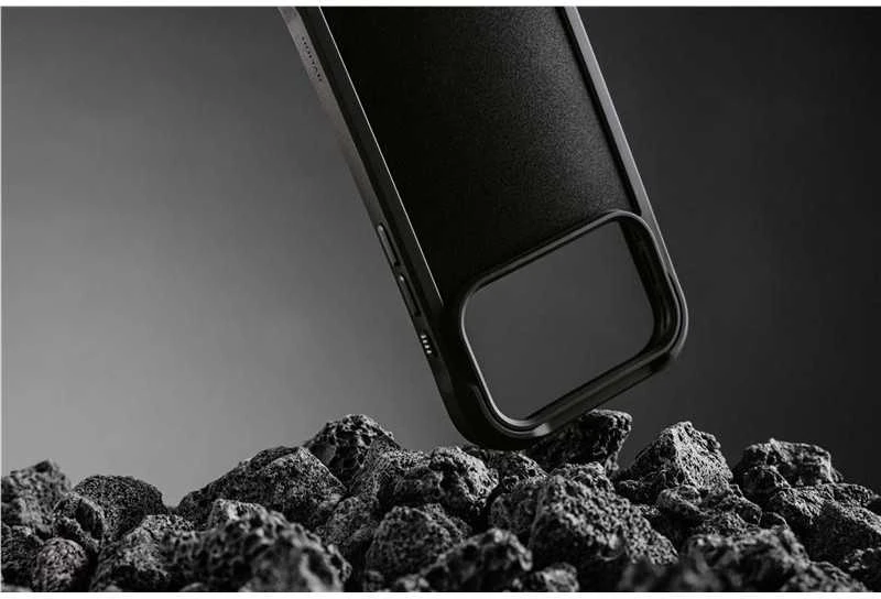 Dėklas Nomad Rugged Odinis dėklas, juodas (Horween) - iPhone 17 Pro