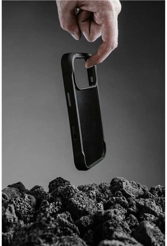 Dėklas Nomad Rugged Odinis dėklas, juodas (Horween) - iPhone 17 Pro