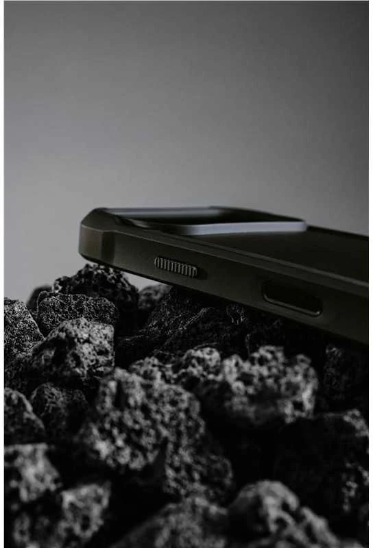 Dėklas Nomad Rugged Odinis dėklas, juodas (Horween) - iPhone 17 Pro