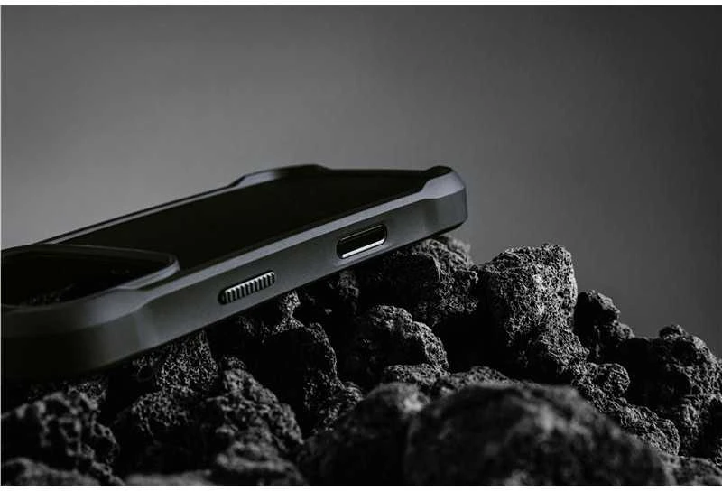 Dėklas Nomad Rugged Odinis dėklas, juodas (Horween) - iPhone 17 Pro