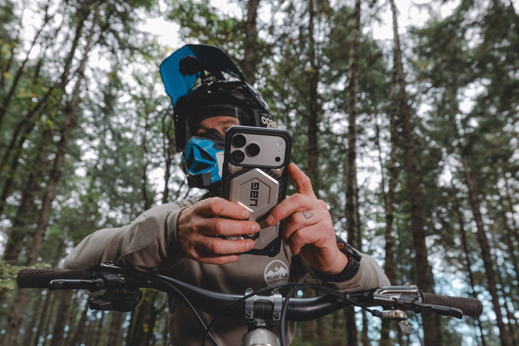 Dėklas Urban Armor Gear UAG Monarch Pro MagSafe, VEIL ice - iPhone 18 Pro/17 Pro aprašymas - Prekės nuotrauka