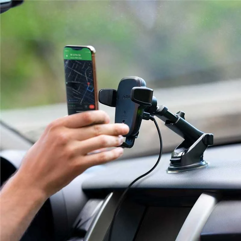 „iOttie AutoSense“ belaidis laikiklis ant prietaisų skydelio