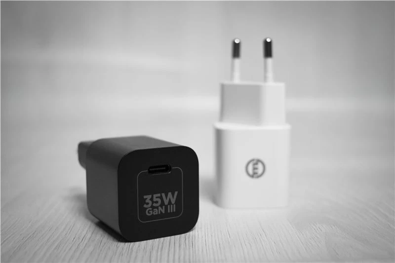 Mobile Origin 35 W GaN III superkroviklis su vienu USB-C prievadu, juodas