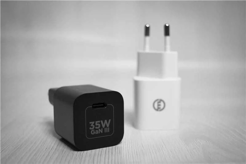 Mobile Origin 35W GaN III Super įkroviklis, vienas USB-C, juodas