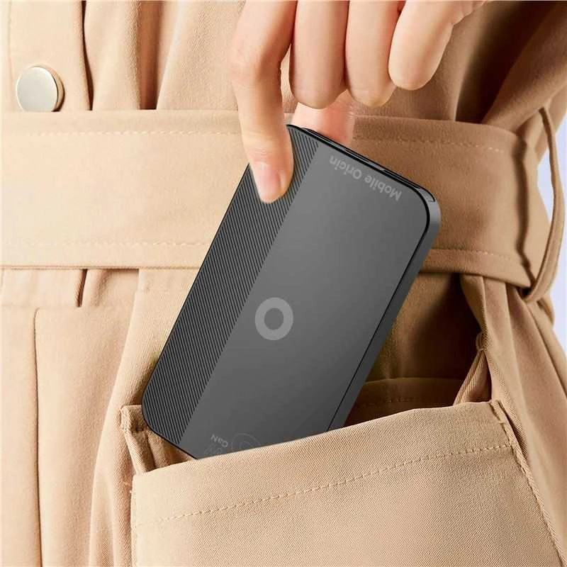 Mobile Origin 65W GaN III plonas įkroviklis su dviguba USB-C jungtimi, vieno USB-A jungtimi, baltas