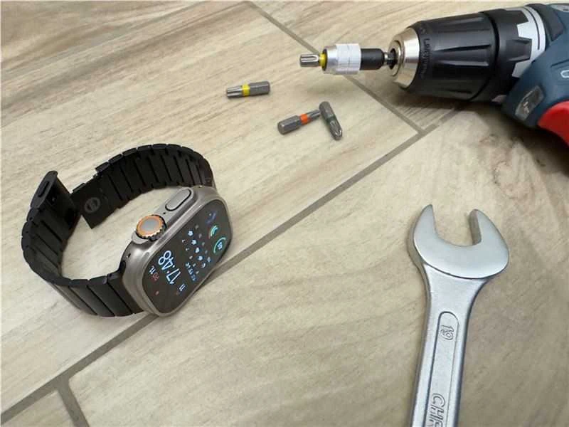 „Mobile Origin Watch“ titano dirželis, juodas - „Apple Watch“ 49 mm / 46 mm / 45 mm / 44 mm / 42 mm
