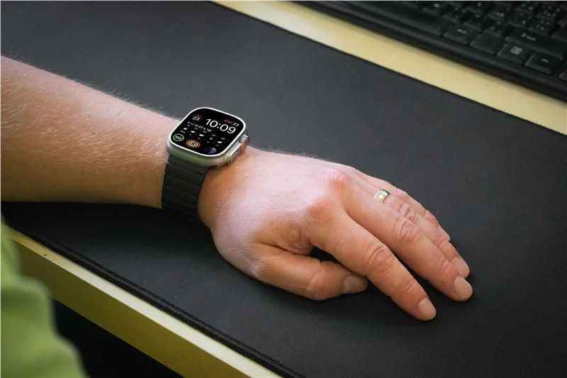 „Mobile Origin Watch“ titano dirželis, juodas - „Apple Watch“ 49 mm / 46 mm / 45 mm / 44 mm / 42 mm
