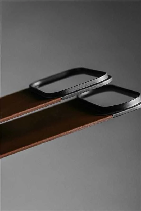 „Nomad“ magnetinis odinis dėklas, kaimiško stiliaus rudas (Horween), „Magsafe“ – „iPhone 17 Pro Max“