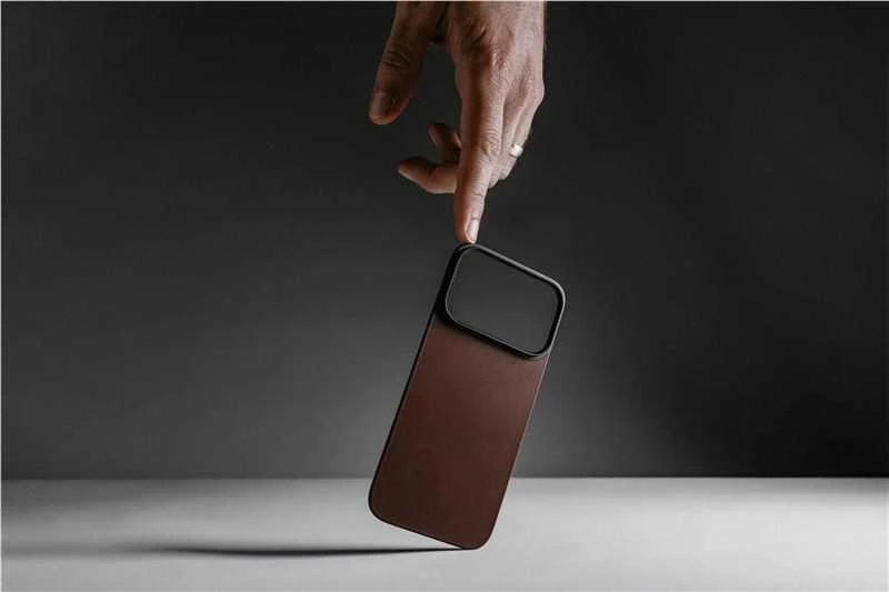 „Nomad“ magnetinis odinis dėklas, kaimiško stiliaus rudas (Horween), „Magsafe“ – „iPhone 17 Pro Max“