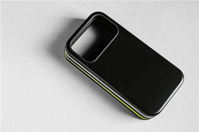 Dėklas Nomad Modern Case, vulcan juodas - iPhone 17 Pro Max