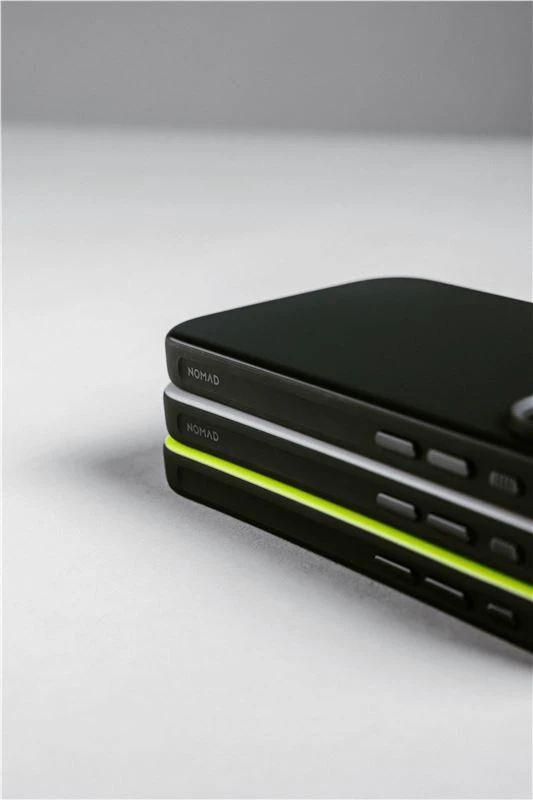 Nomad Modern dėklas, vulcan juodos spalvos – iPhone 17 Pro Max
