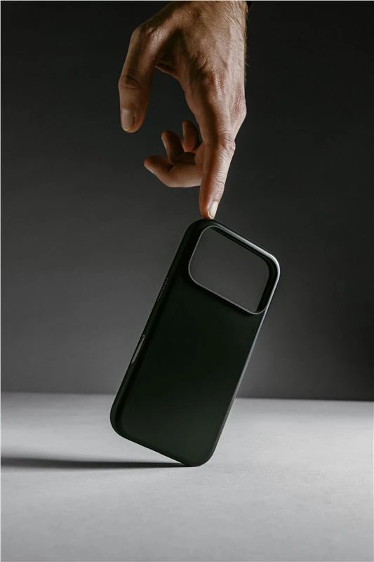 Nomad Modern dėklas, vulcan juodos spalvos – iPhone 17 Pro Max