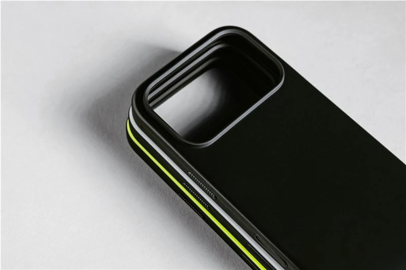 Nomad Modern dėklas, vulcan juodos spalvos – iPhone 17 Pro Max