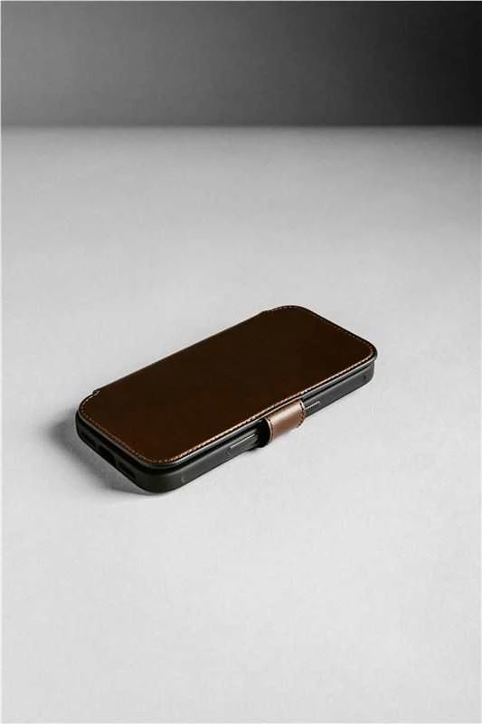 Dėklas „Nomad Modern Leather Folio“, kaimiško stiliaus rudas (Horween) – „iPhone 17 Pro Max“