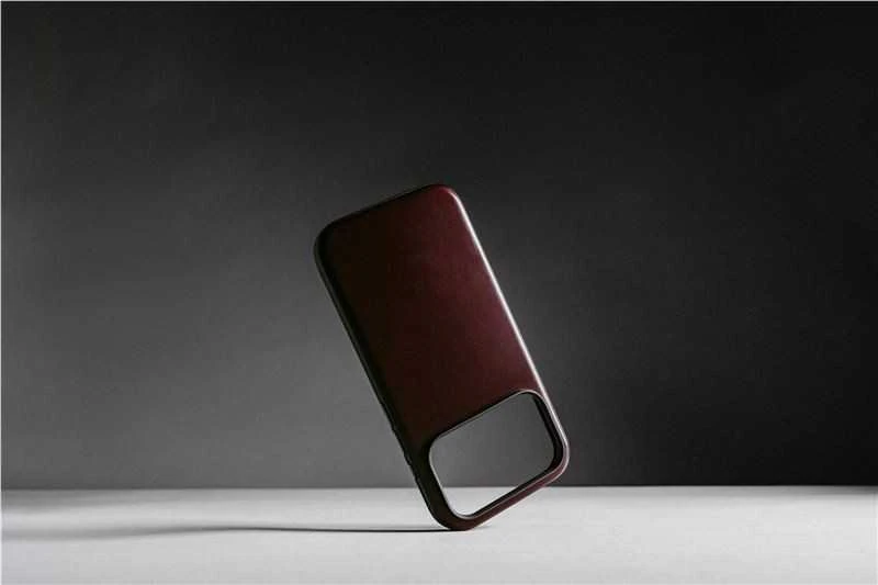 Nomad Modern Odinis dėklas, burgundy (Horween) - iPhone 17 Pro Max