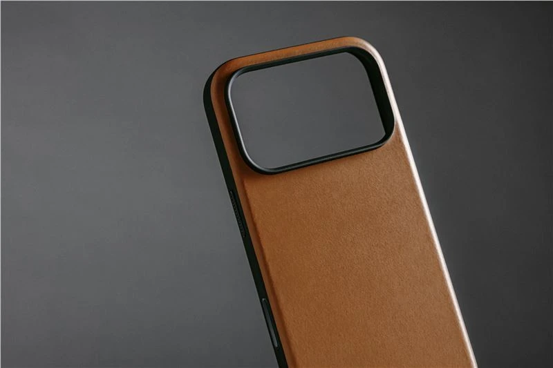 Nomad Modern Leather dėklas, english tan – iPhone 17 Pro