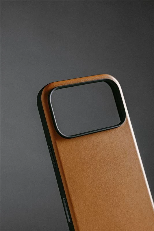 Nomad Modern Leather dėklas, anglų ruda – iPhone 17 Pro Max