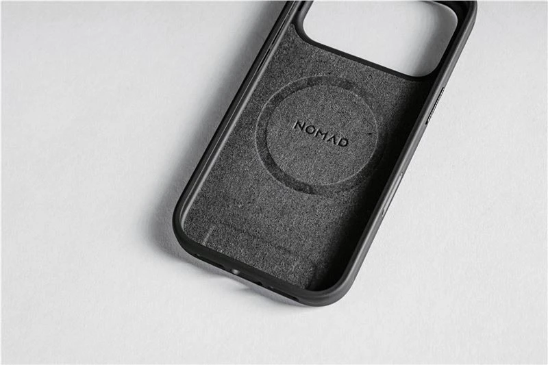 Nomad Modern Leather dėklas, rudos spalvos – iPhone 17 Pro Max