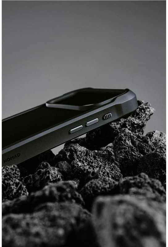 Nomad Rugged Odinis dėklas, juodas (Horween) - iPhone 17 Pro Max