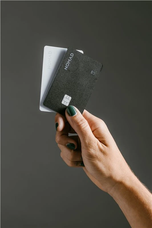 Nomad Tracking Card Pro – „Find My“, baltos spalvos