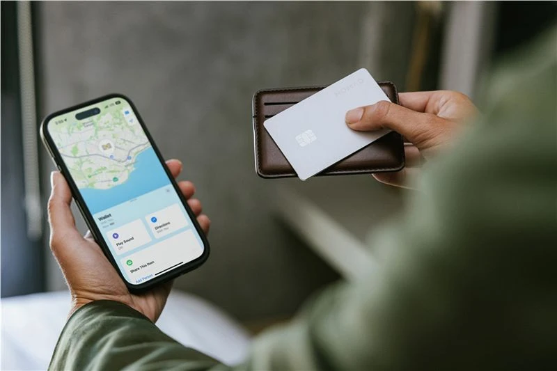 Nomad Tracking Card Pro – „Find My“, baltos spalvos