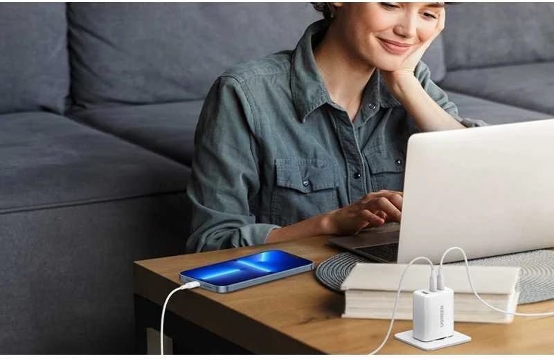 Sieninis įkroviklis UGREEN CD275, 2x USB-C, 1x USB, 65W (balta)