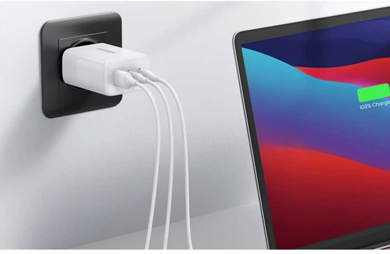 Sieninis įkroviklis UGREEN CD275, 2x USB-C, 1x USB, 65W (balta)