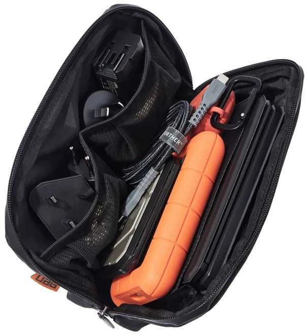 Urban Armor Gear UAG 3in1 kelioninis įkroviklis 15W, suderinamas su „MagSafe“, laidai, kištukai ir organizatorius pridedami (juoda)