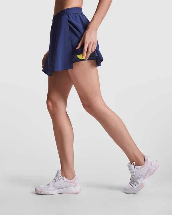 Roly Lengvas ir elastingas moteriškas techninis sijonas, pagamintas iš perdirbto poliesterio SERENA Juoda