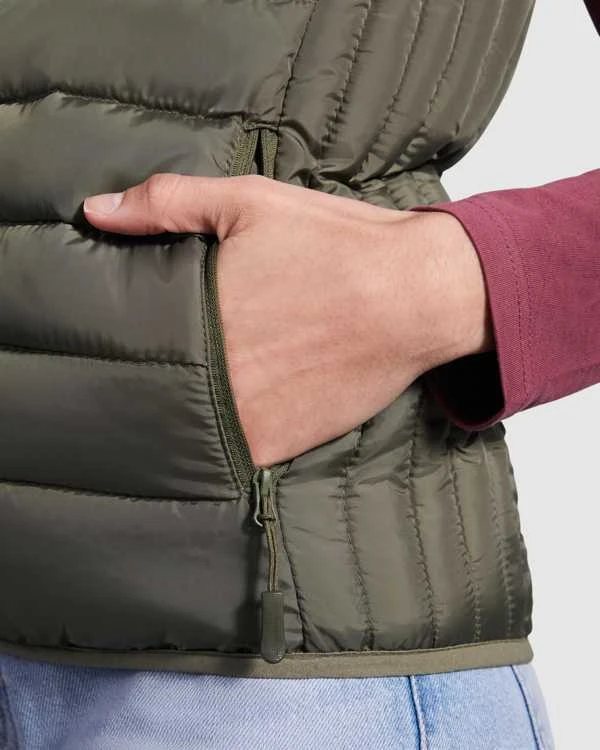 Roly Prigludusi liemenė su plunksnų užpildu OSLO WOMAN Juoda