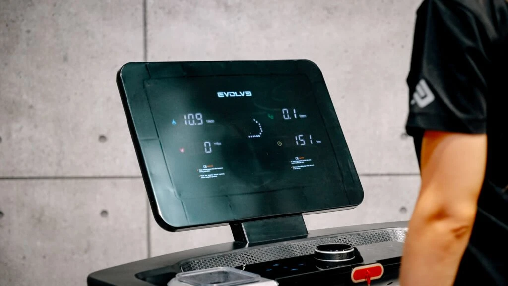 Evolve bėgimo takelis su LED pulteliu aprašymas - Prekės nuotrauka