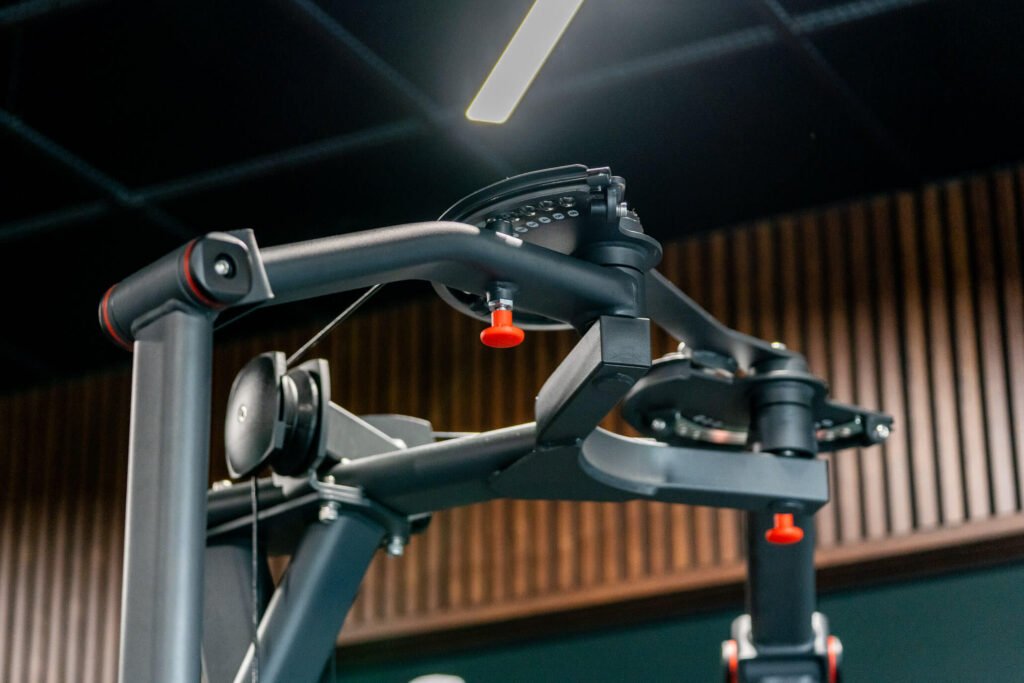 „Evolve Digital“ „Strength Series“ treniruoklis su reguliuojamais svoriais krūtinės raumenų išskleidimui / užpakalinės deltinės raumenų treniravimui (DS-431) aprašymas - Prekės nuotrauka