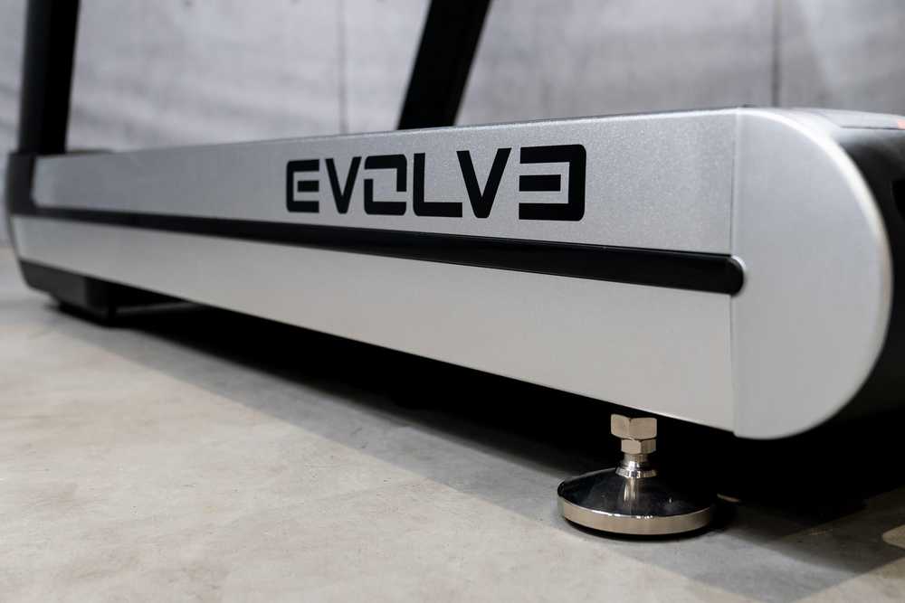 "Evolve" bėgimo takelis su 18,5'' TFT pultu