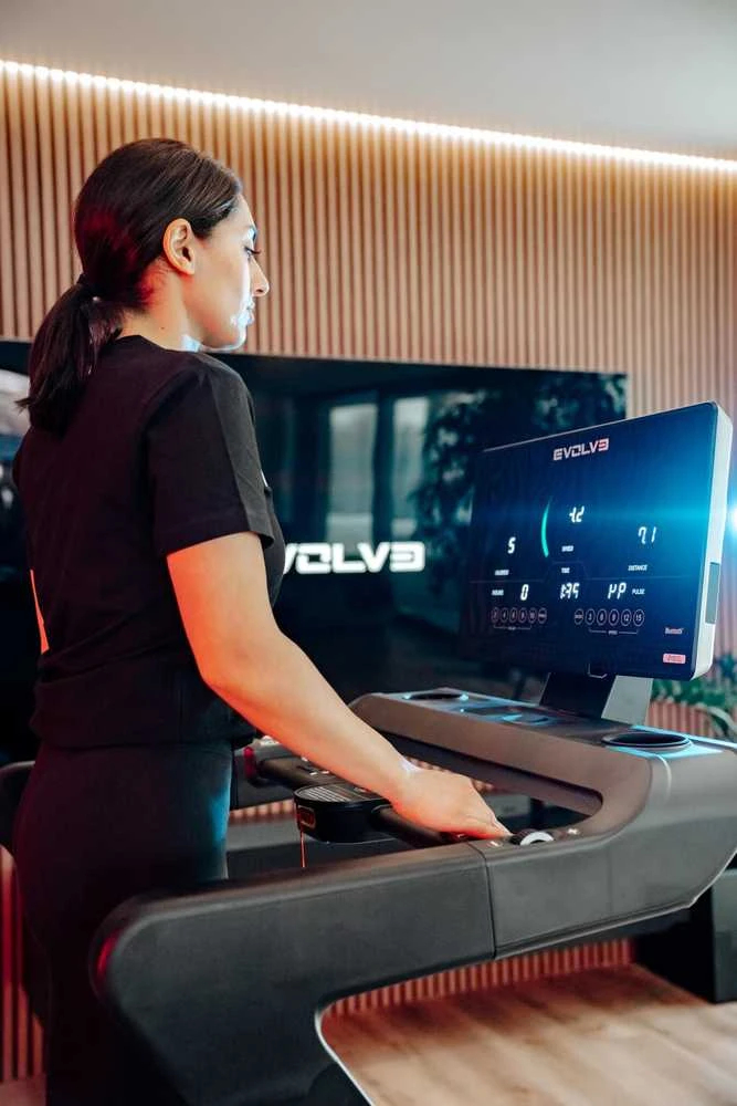 "Evolve" bėgimo takelis su pulteliu (300-LED)