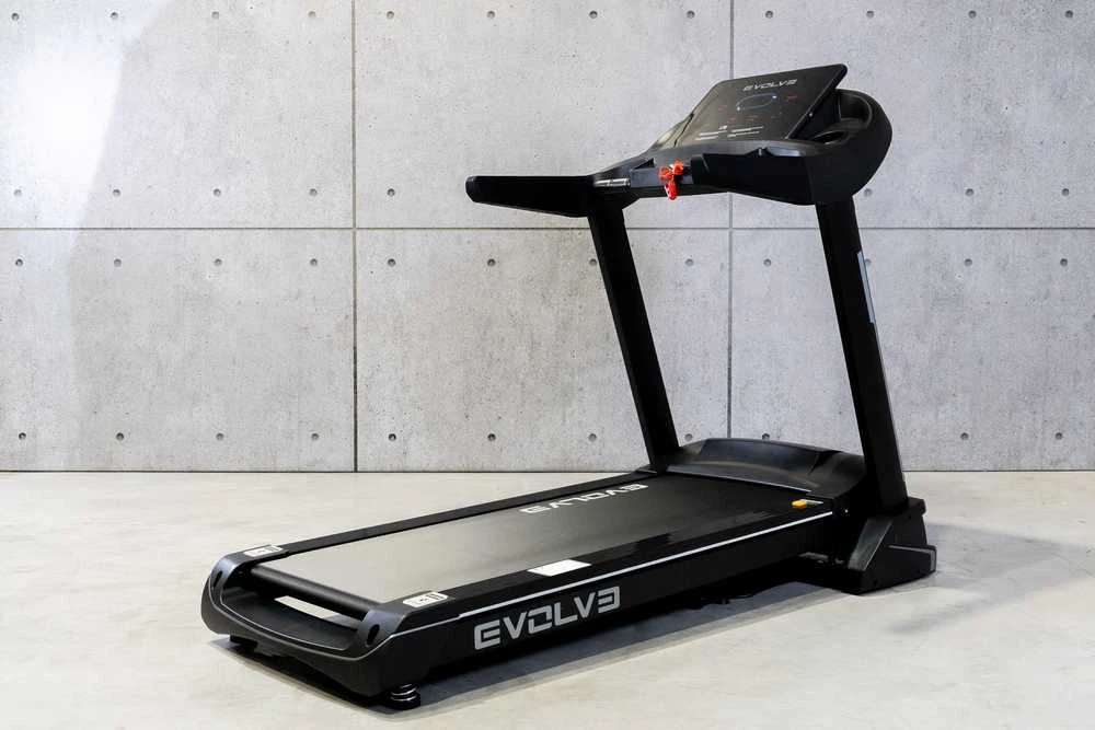 Bėgimo takelis „Evolve“ su LCD konsolė (HT-250)