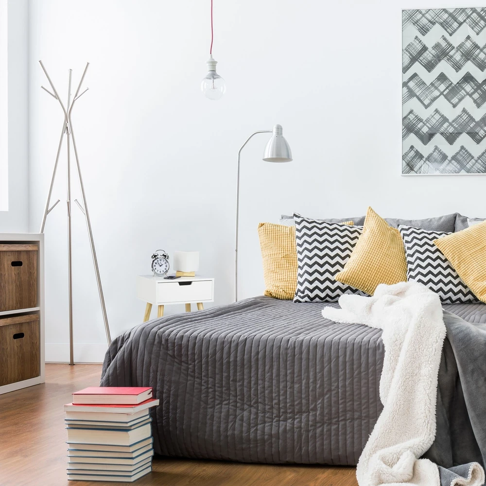 Relaxdays Balta naktinė spintelė su stalčiumi