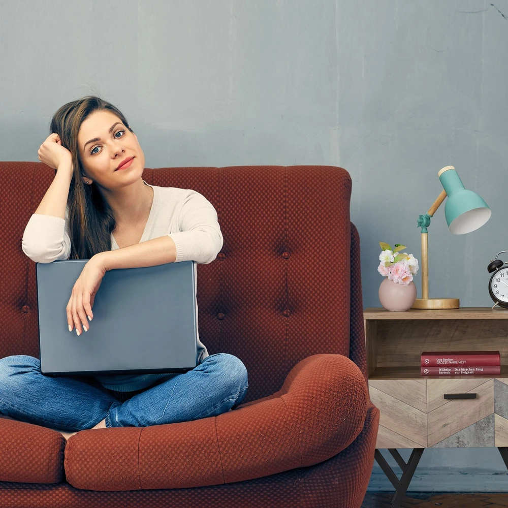 Relaxdays Industrinio stiliaus naktinis staliukas su stalčiumi