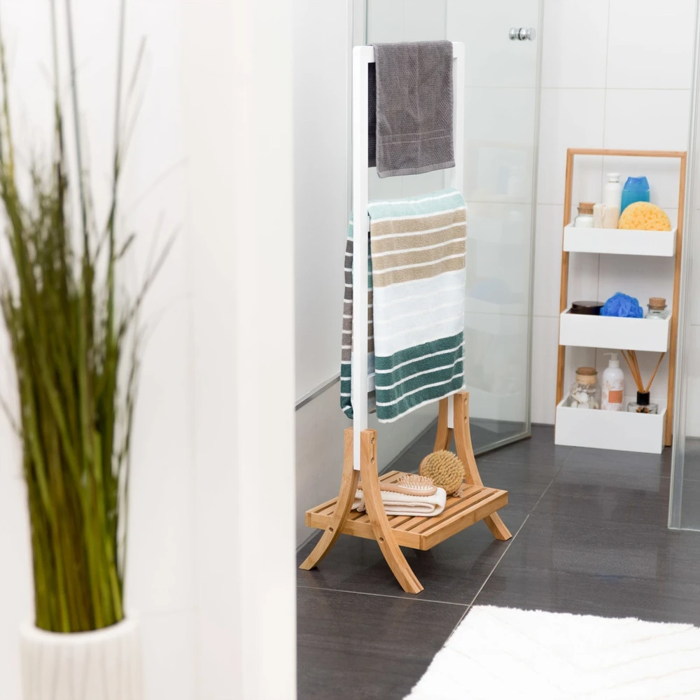 Relaxdays Laisvai pastatomas bambukinis rankšluosčių laikiklis