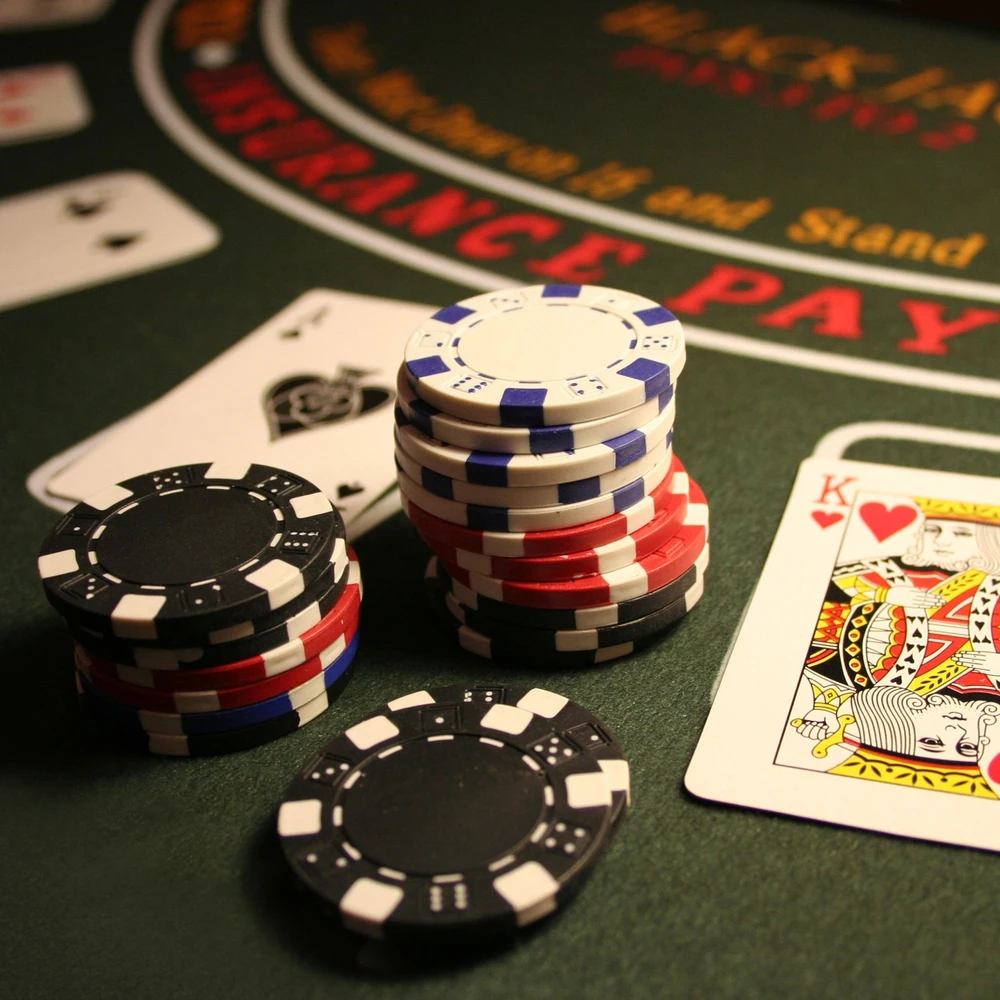 Relaxdays Pokerio dėklas su 300 lazerinių pokerio žetonų
