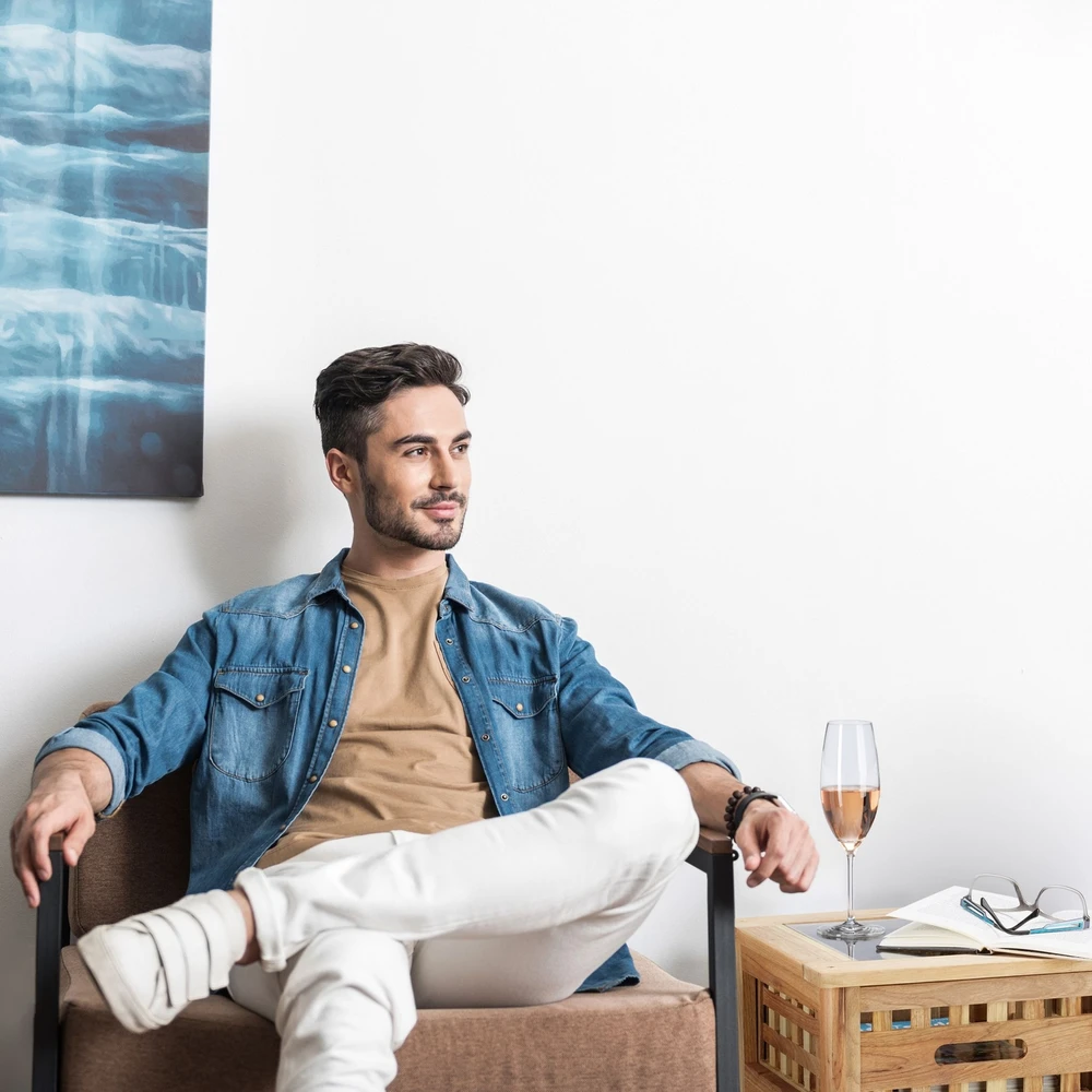 Relaxdays Riešutmedžio šoninis staliukas su 2 stalčiais