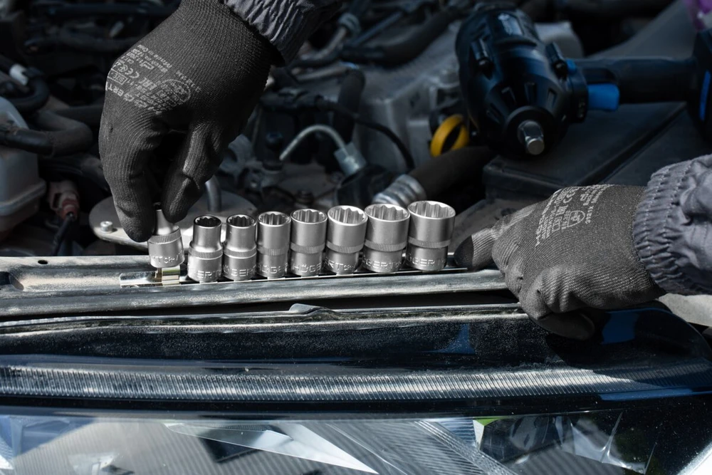 HOGERT 1/2" 12-point socket wrench set. 8 pcs.
