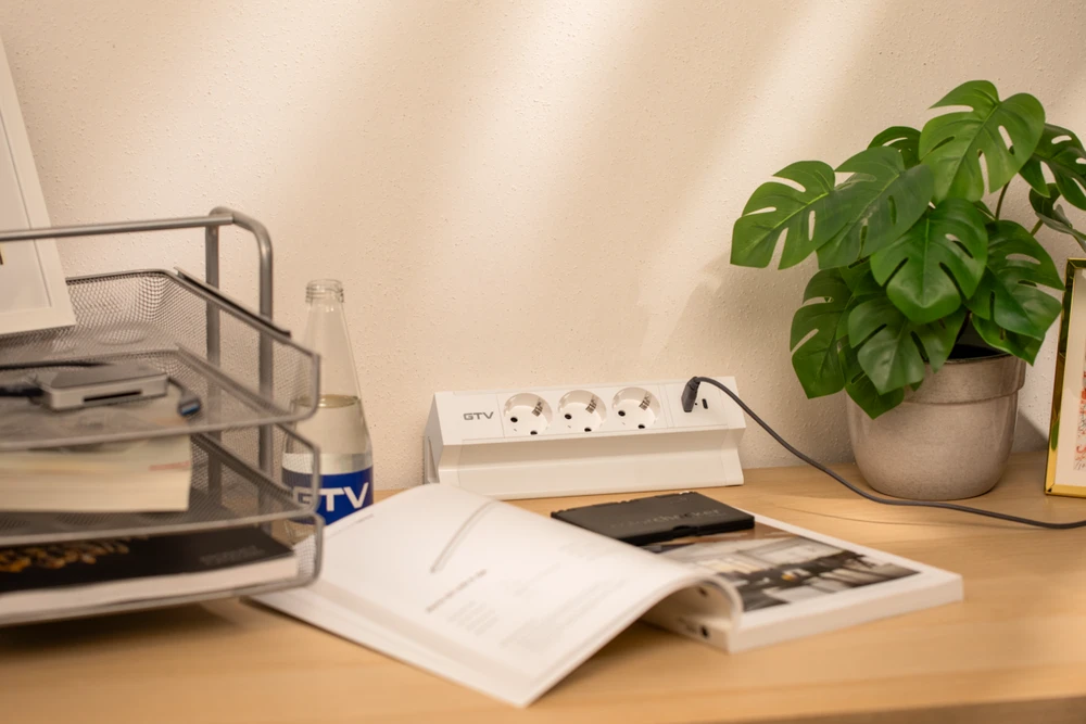 Furniture socket BASCO, 3xSHUKO, USB A+C, cable 1.5 m, baltas