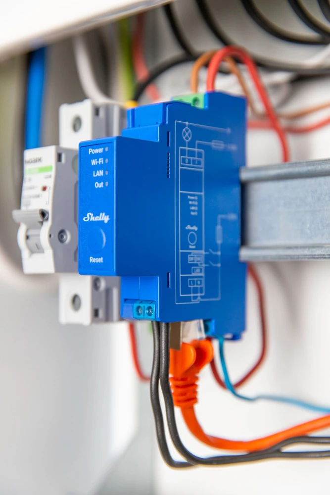 Shelly PRO 1 išmanioji 1 kanalo relė valdoma Wifi LAN ar Bluetooth montuojama ant DIN bėgelio