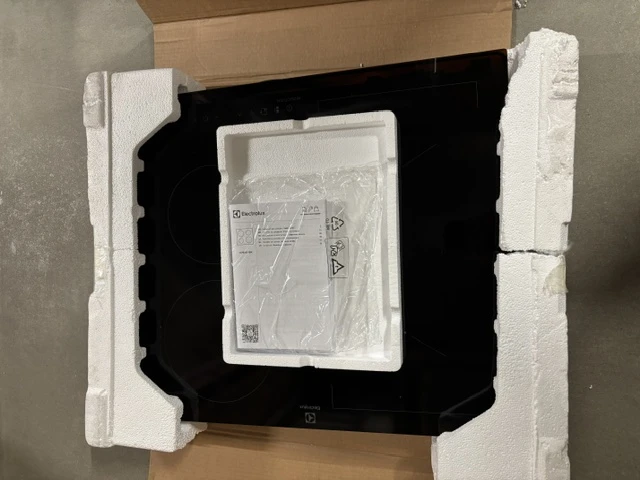 Kaitlentė Electrolux LIV63431BK (Pažeista pakuotė)