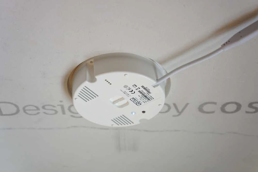 Kew Labs UTS-2 - įmontuojamas belaidis įkroviklis