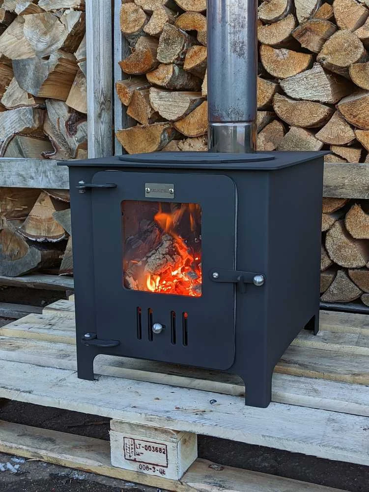 Krosnelė - židinys "Buržuika" Kalmetal 8kW su šamotu ir rinkėmis