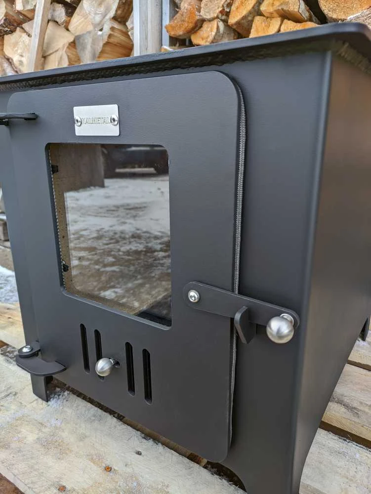 Krosnelė - židinys "Buržuika" Kalmetal 8kW su šamotu ir rinkėmis