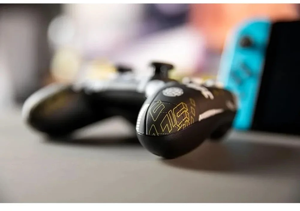 Laidinis žaidimų pultelis Konix UFC Nintendo Switch/PC juodas-baltas